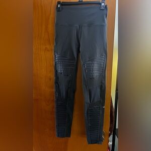 ALO GRAY LEGGINGS. SIZE L